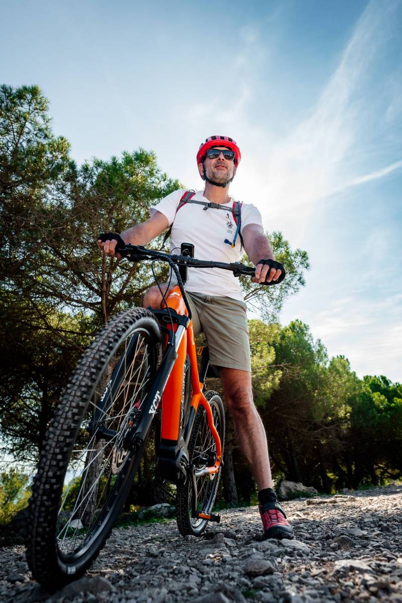 Vélo à assainie électrique trekking super puissant 