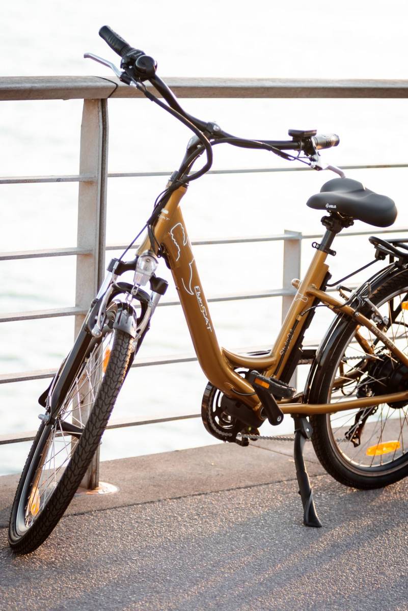 Vélo de couleur jaune